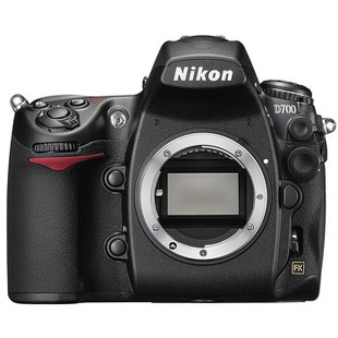 D700 hus + batterigrepp MB-D10 + BL-3, MH-21 och EN-EL4a (begagnad)
