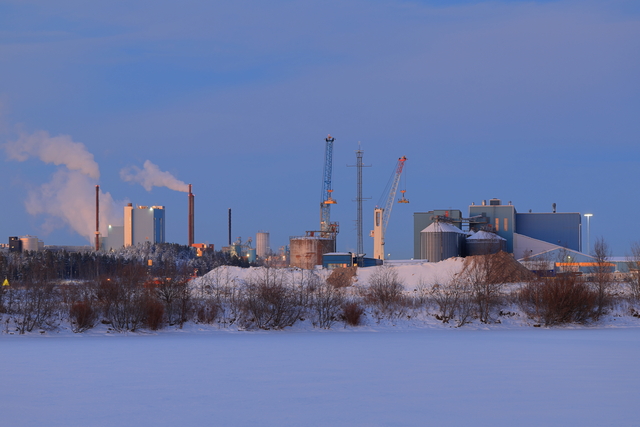 Canon EOS R3_24w.jpg