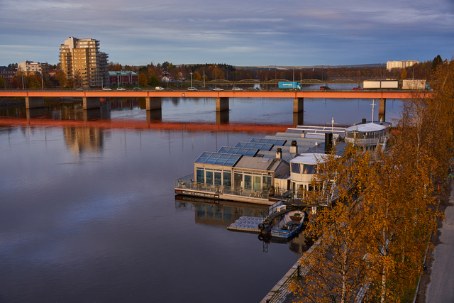 Tamron 18-300 Sony E_23w.jpg