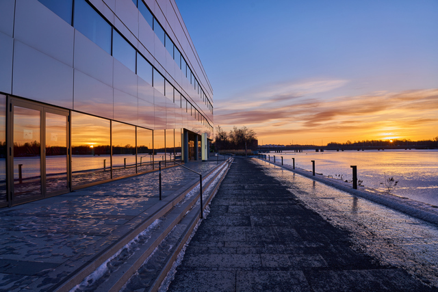 tamron 24mm f28_8w.jpg