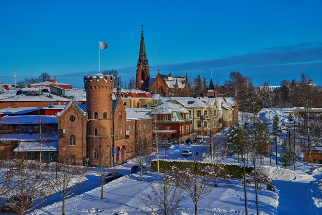 Sony FE 20-70mm f4_9w.jpg