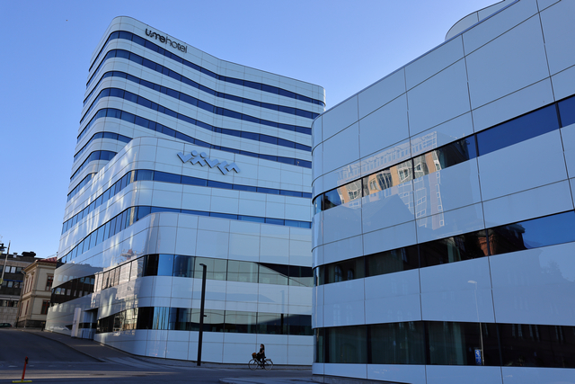 Canon EOS R5_16w.jpg