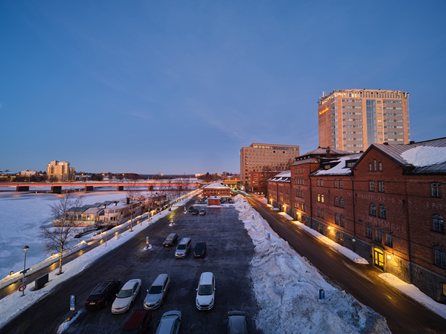 Laowa 17mm f4_1w.jpg