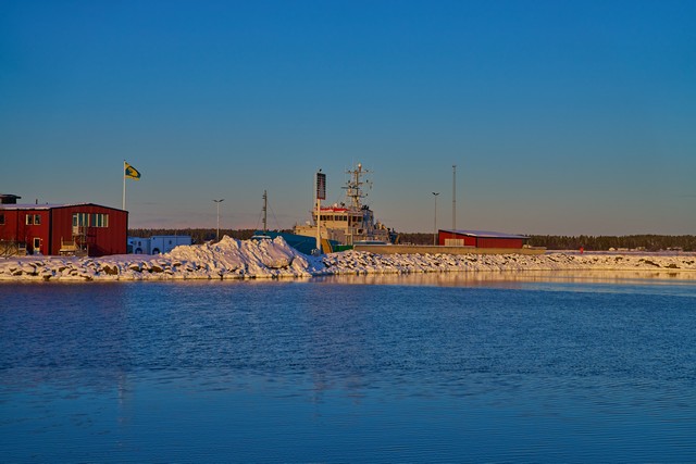 Sony FE 20-70mm f4_16w.jpg