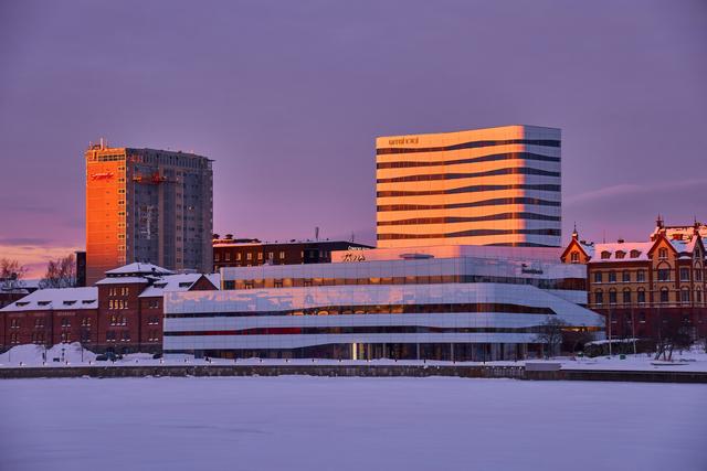 Tamron 17-70mm_12w.jpg