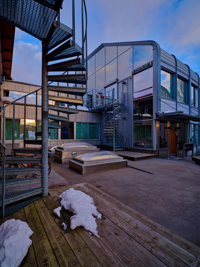 Fujifilm GFX100s_18w.jpg