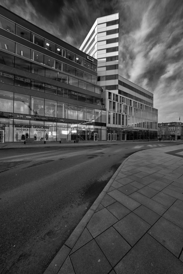 Sony 12-24 f2.8_9w.jpg