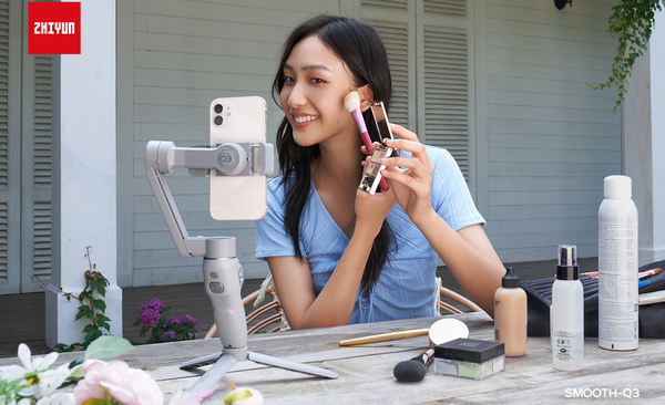 Zhiyun Smooth Q3 - Lifestyle - 004.jpg