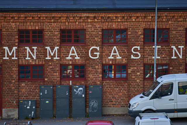 Tamron 18-300 Sony E_22w.jpg