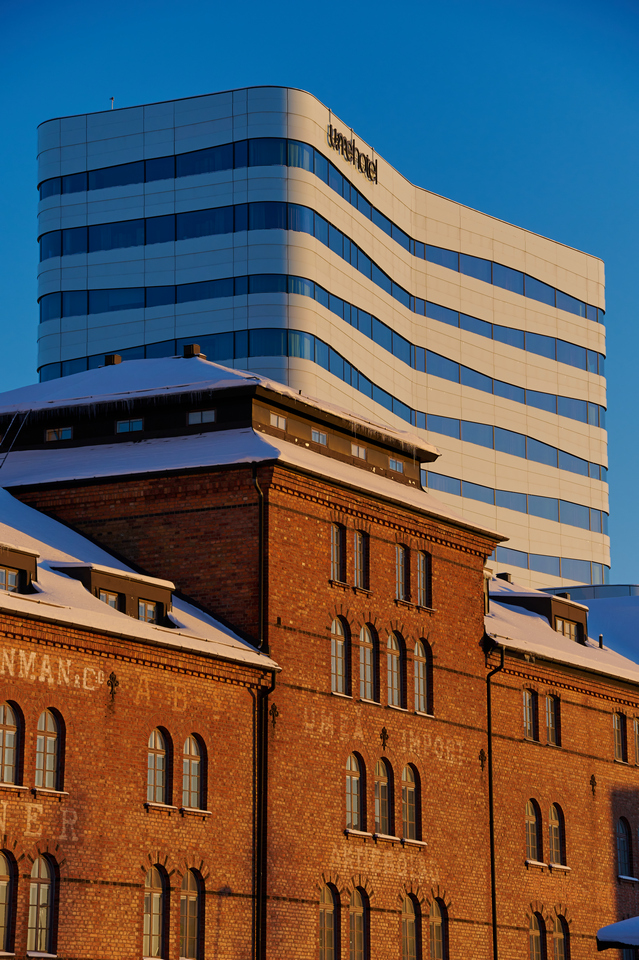 Nikon Z 18-140mm_27w.jpg