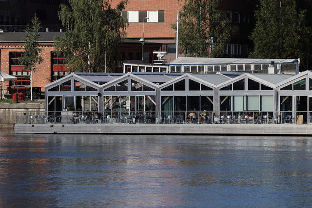 Canon EOS R10_3w.jpg