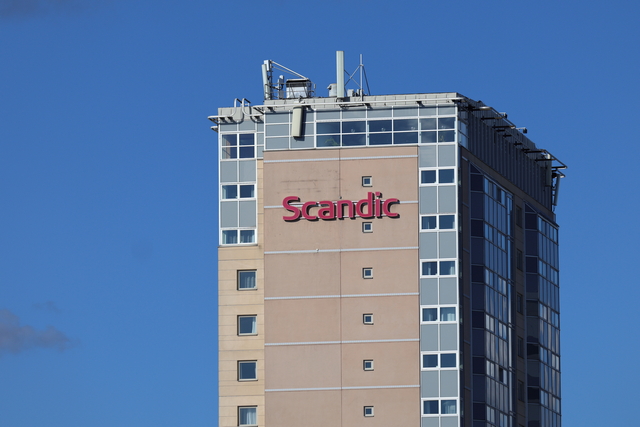 Canon EOS R10_4w.jpg