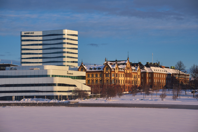 Fujifilm XF 70_300_2w.jpg