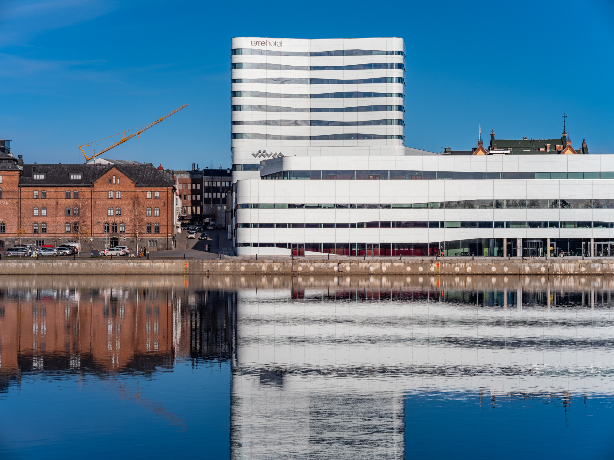 Nikon E 100-2,8-5-2.jpg