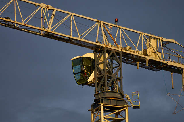 Tamron 18-300 Sony E_24w.jpg