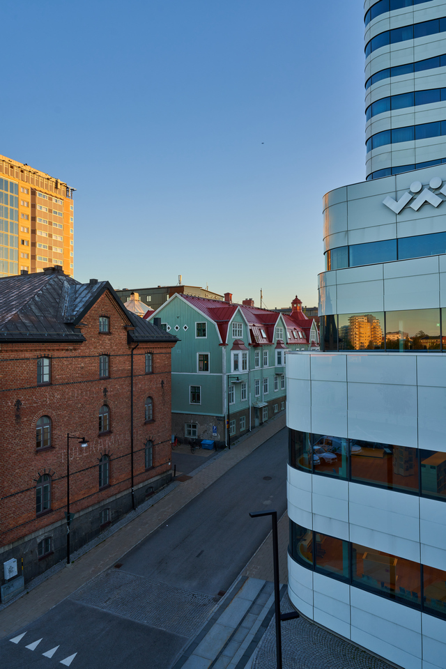 Sigma 24mm f2 DN_25w.jpg