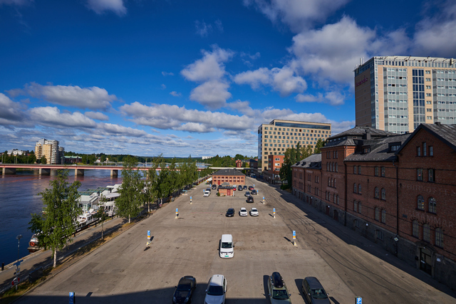 Sony 11mm f1.8_13w.jpg