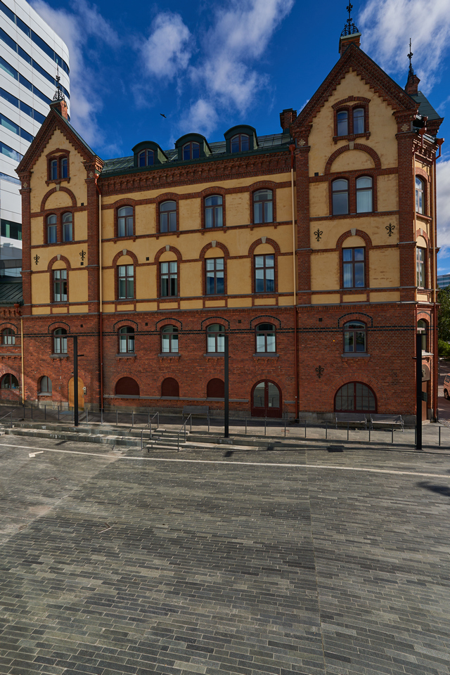 Sony 11mm f1.8_15w.jpg