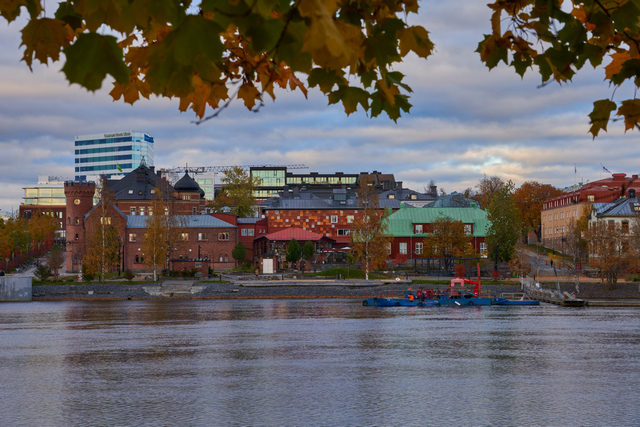 Tamron 18-300 Sony E_6w.jpg