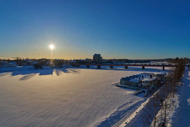 Sony FE 20-70mm f4_10w.jpg