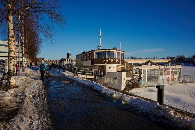 Nikon Z 26mm f2.8_15w.jpg