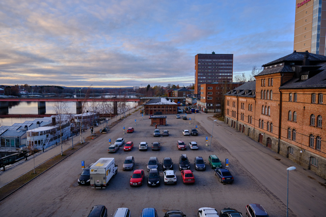 Fujifilm_XF 16-80_9w.jpg