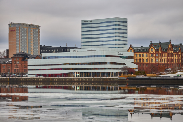 Canon RF_70200_f28_4w.jpg