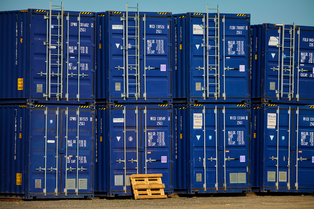 Panasonic S 70_300mm_12w.jpg