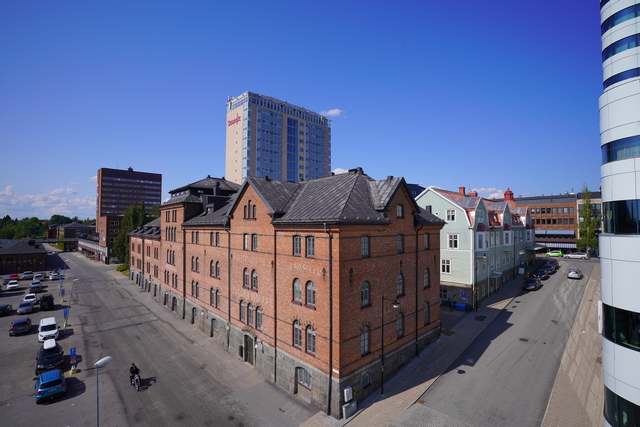 tamron_17 28mm_8w.jpg