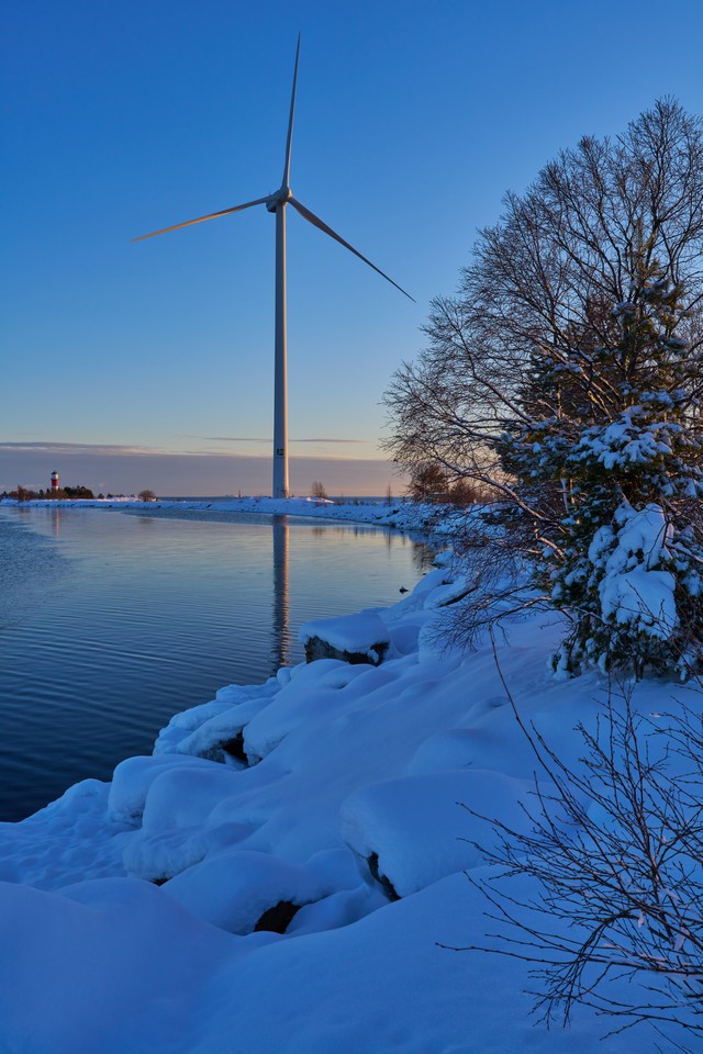 Sony FE 20-70mm f4_18w.jpg