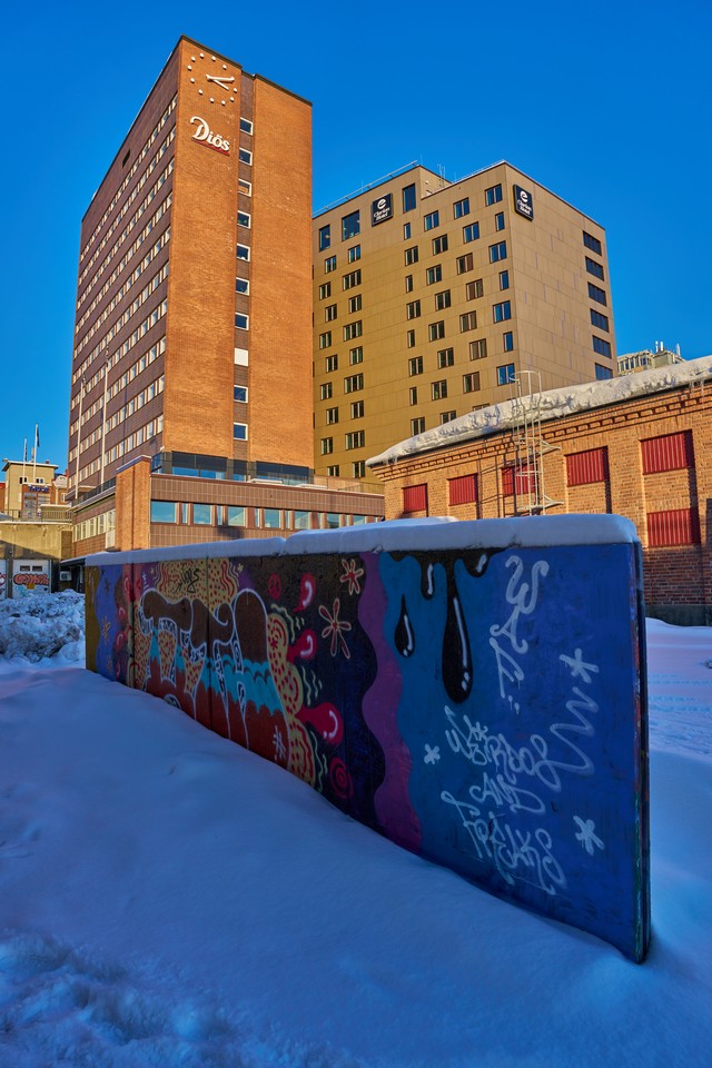 Sony FE 20-70mm f4_6w.jpg