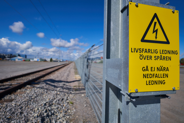 Sony 11mm f1.8_6w.jpg