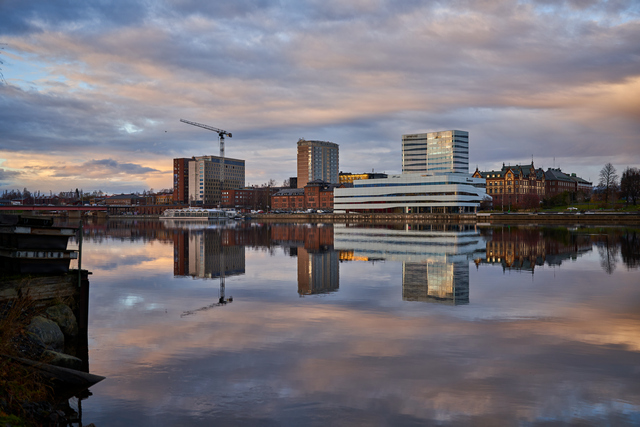 Tamron 35-150mm Sony_1w.jpg