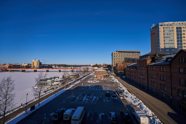 Sony PZ 16-35mm f4 G_21w.jpg