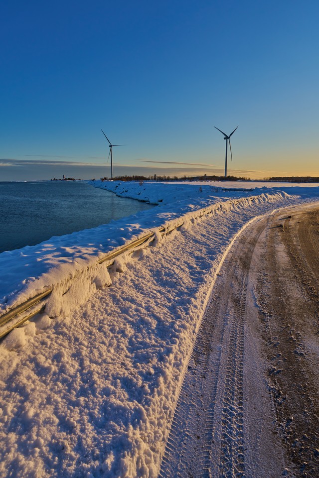 Sony FE 20-70mm f4_12w.jpg