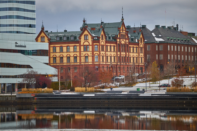 Canon RF_70200_f28_2w.jpg