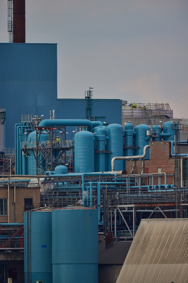 Canon RF 1200 f8_15w.jpg