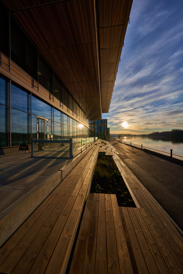 Sony 12-24 f2.8_7w.jpg