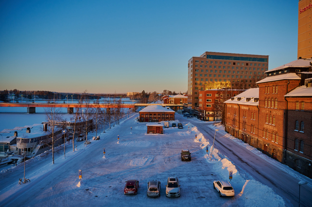 Nikon Z 18-140mm_18w.jpg