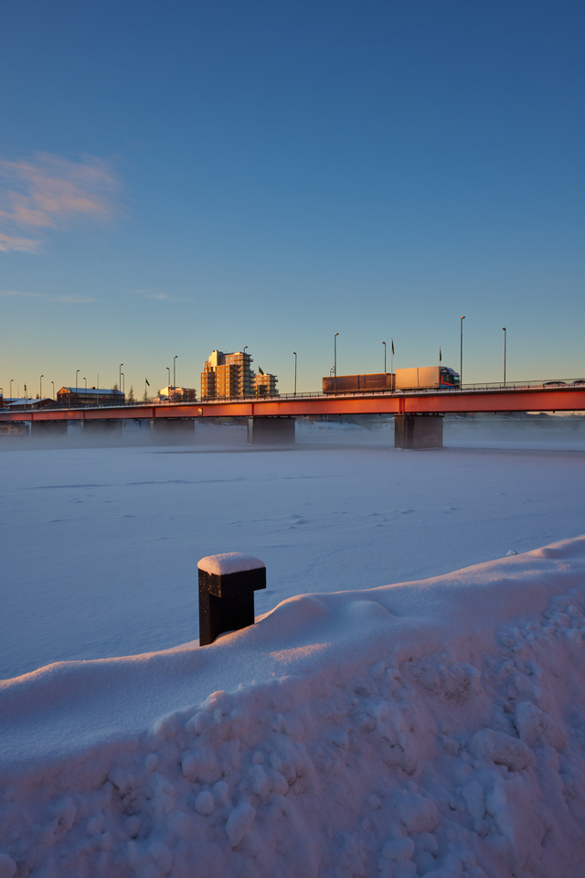 Canon RF 24mm f1.8_1w.jpg