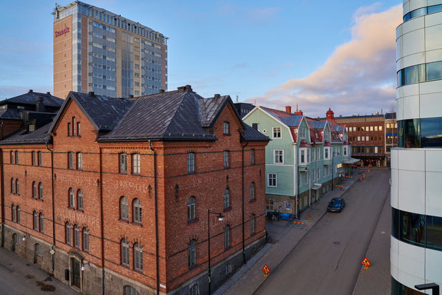 Nikon Z24_1.8S_2w.jpg