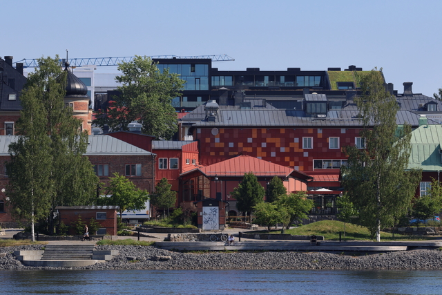 Canon EOS R7_15w.jpg