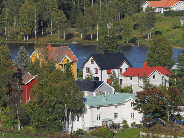 Olympus E-M10 IV_3w.jpg