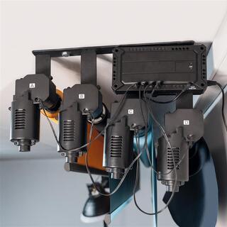 Motoriserad vägghållare för bakgrunder med rullupphängning för 4 st rullar 