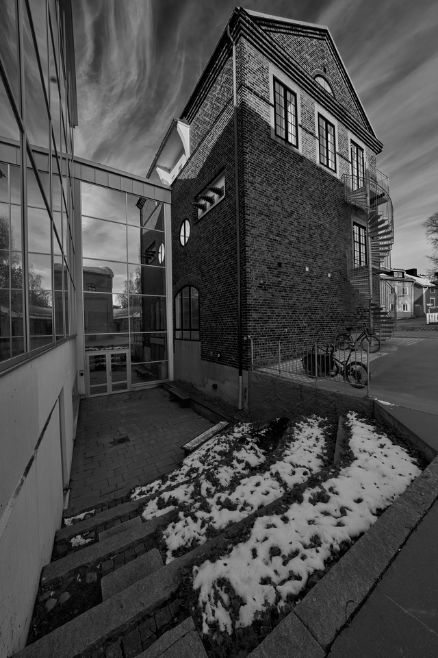 Sony 12-24 f2.8_8w.jpg