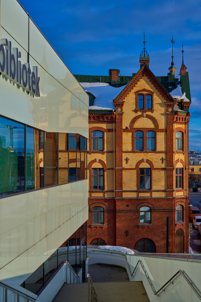 Sony 28-60mm_15w.jpg