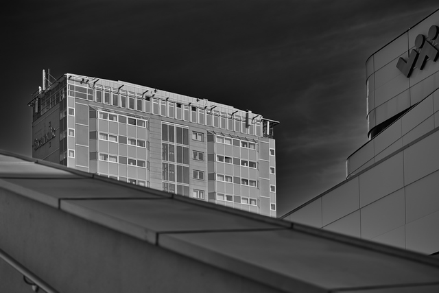 Panasonic S 70_300mm_21w.jpg